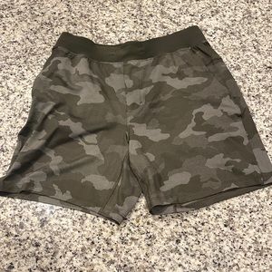 Men’s Large Lululemon 7” Pacebreaker Shorts